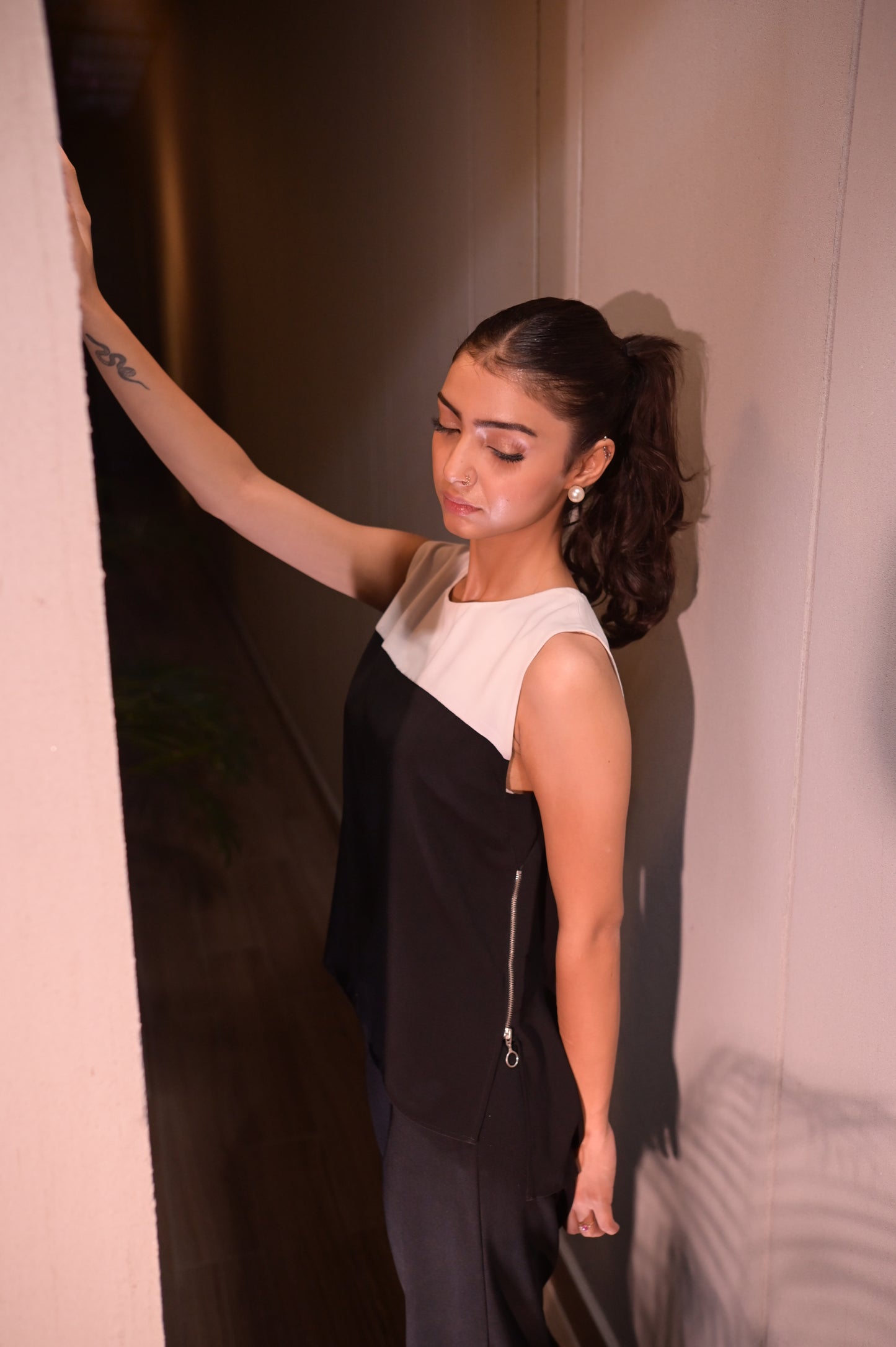 Colorblock Sleeveless Top with Zipper Detail